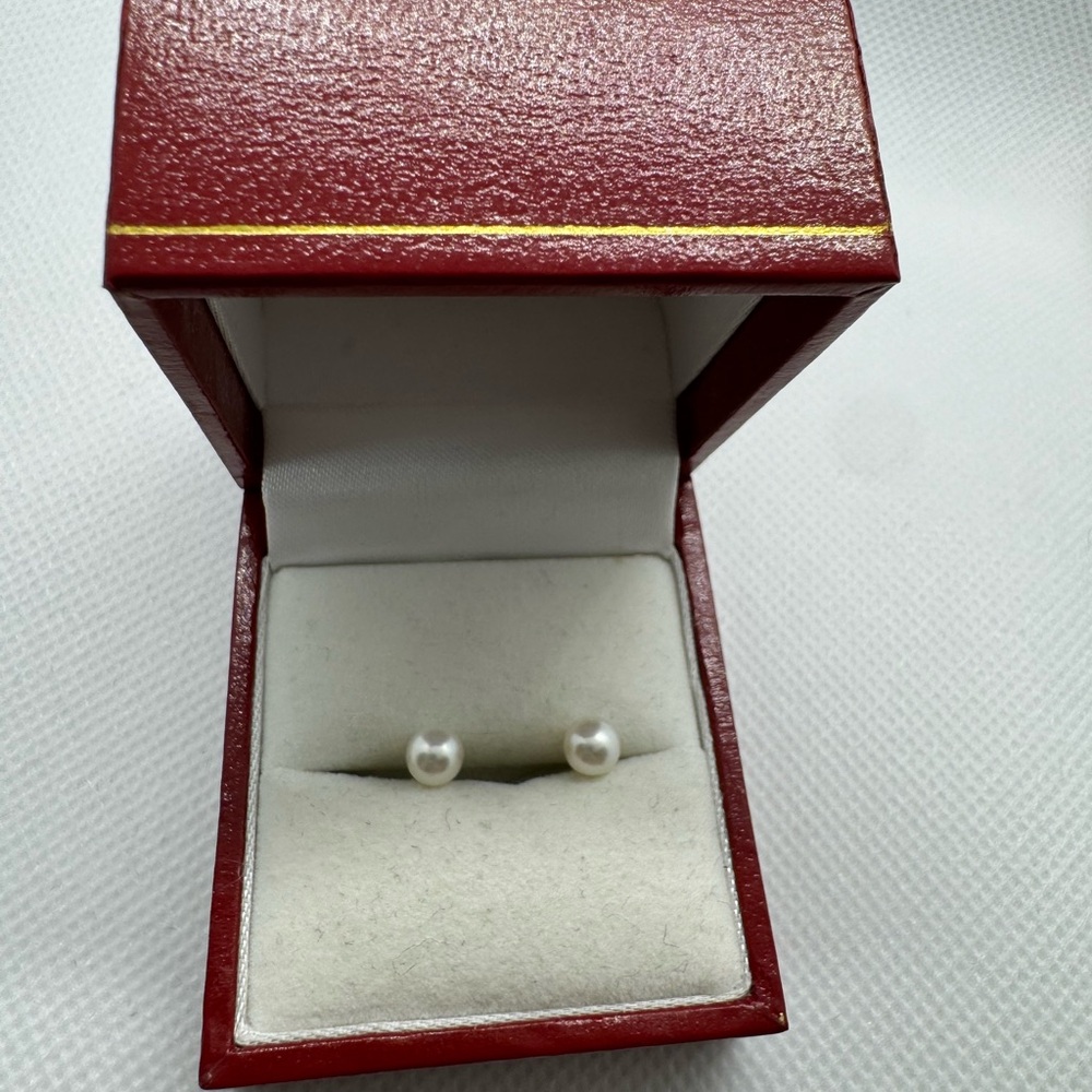 Pearl earrings